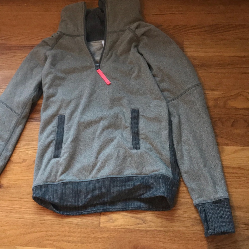Thick ivivva sweatshirt